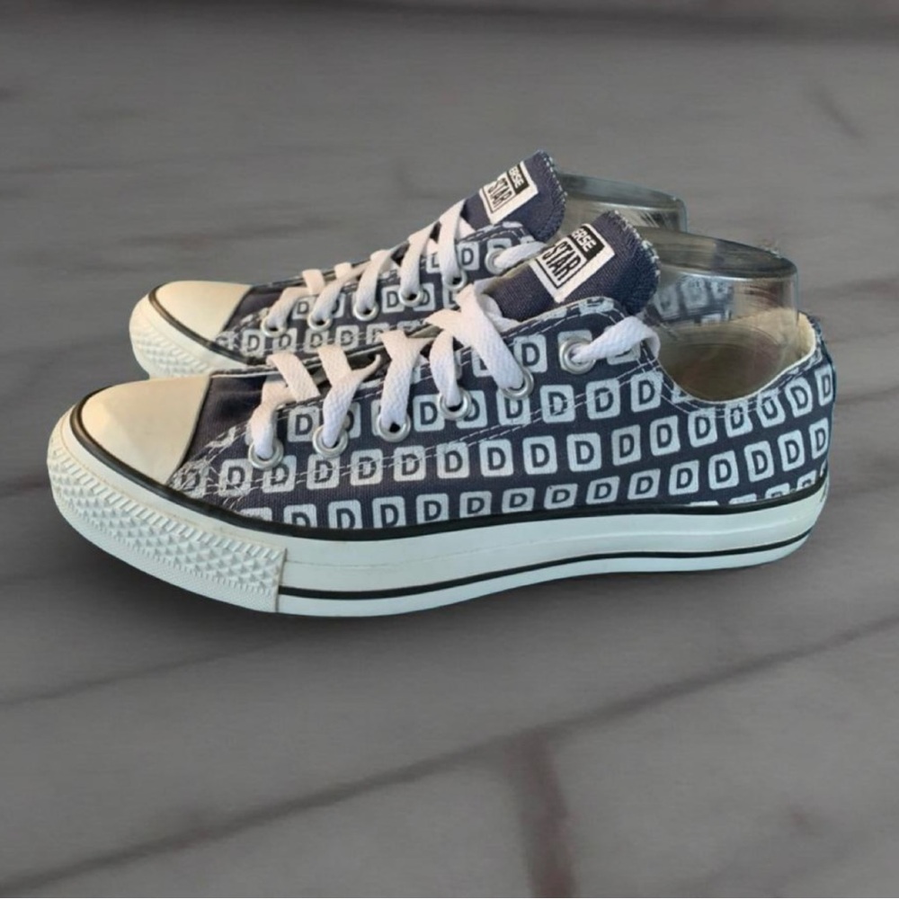 Converse All Star. Gender, unisex. Men’s size 7. Women’s size 9